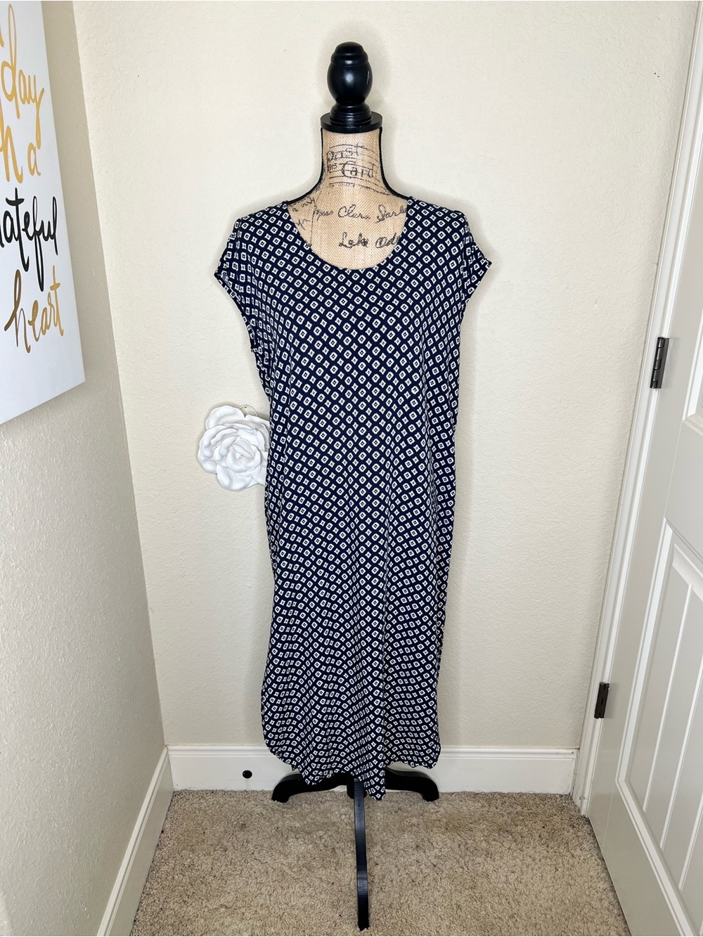NTM: Entro Navy & White Geometric Shift Dress Size Small Lightweight Boho Midi